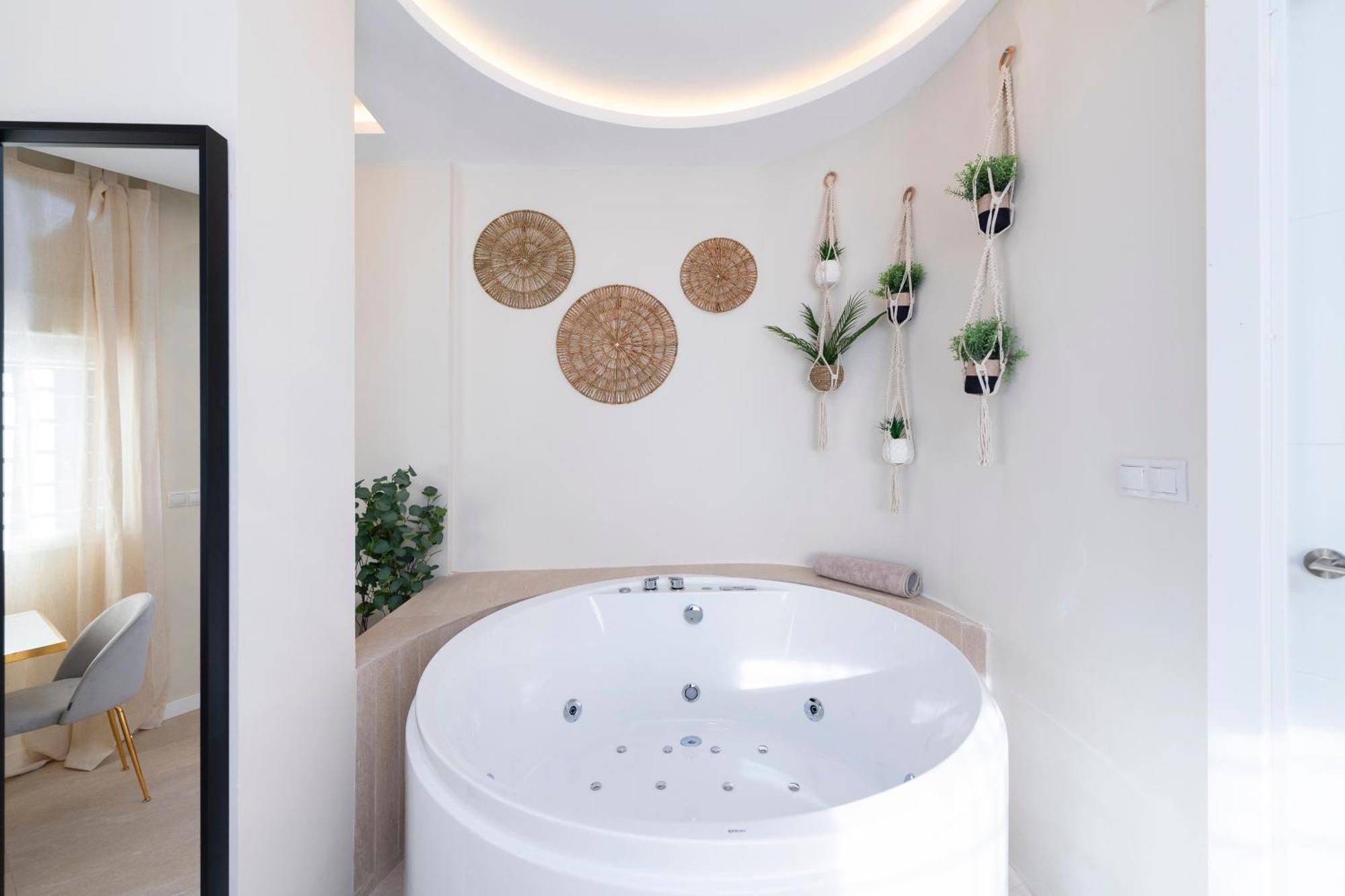 Malaga Boutique V.V Luxury Jacuzzy Apartment Exterior photo